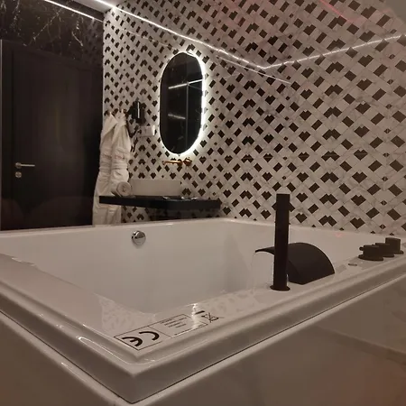 Unique Private Hotel *